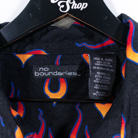 No Boundaries Flames AOP Short Sleeve Button Camp Shirt XL Y2K Skater Streetwear - Picture 5 of 5